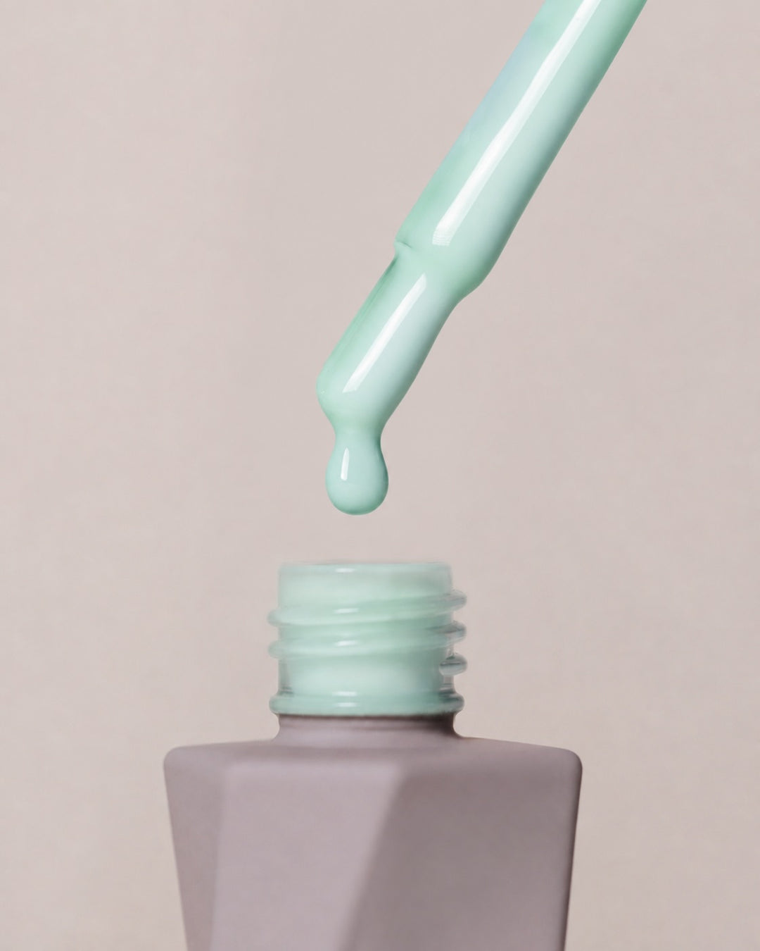 Rubber Cover Base Mint – Essence – Baza Rubber 10ml