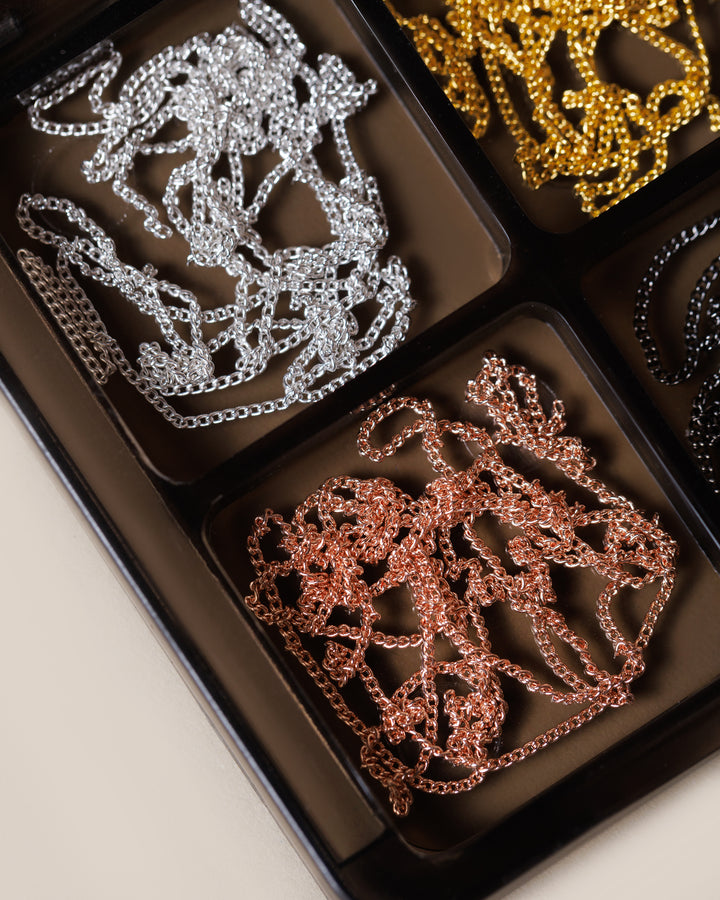 Fine Chain Luxe – Micro Nail Chains